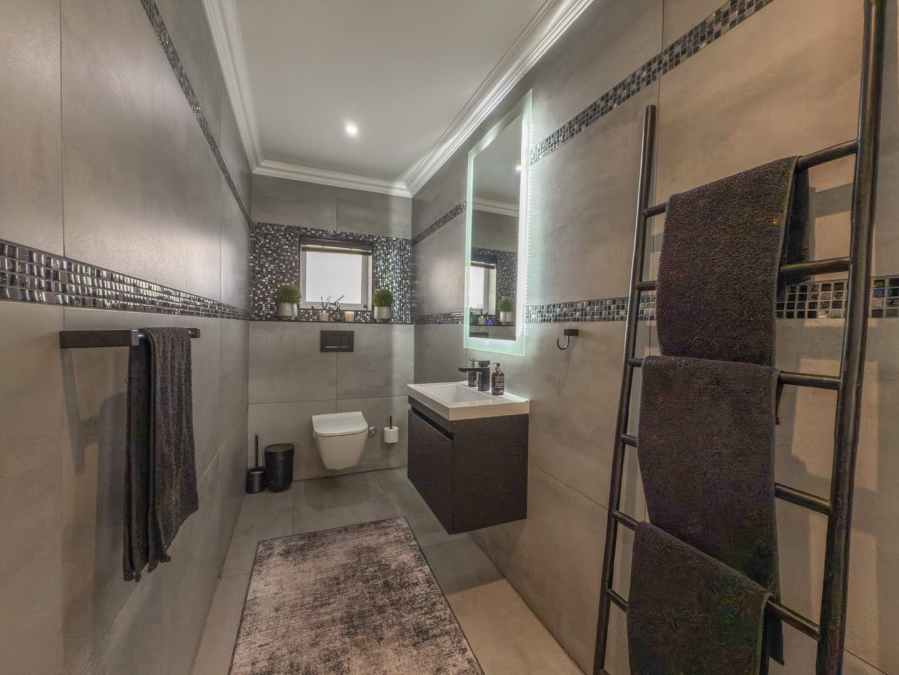 5 Bedroom Property for Sale in Sunset Beach Western Cape